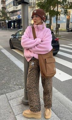 Cheetah Print Outfits, Look Boho Chic, California Outfits, Classy Winter Outfits, Mode Boho, Legging Outfits, I'm With The Band, Print Pants