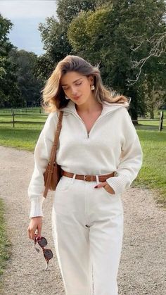 Old Money Aesthetic Outfits Women Looks Kate Middleton, Country Attire, Money Outfit, Skandinavian Fashion, Chique Outfits, Old Money Outfits, Corporate Outfits, Estilo Preppy, Casual Day Outfits