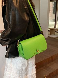 BirdinBag - Embossed Litchi Square Bag: Stylish and Chic PU Fashion Accessory Green Bag Outfit, Green Bags, Dressing Tips, Elegante Y Chic, Bag Outfit, Novelty Bags, Word Wrap, Bag Bag, Green Bag