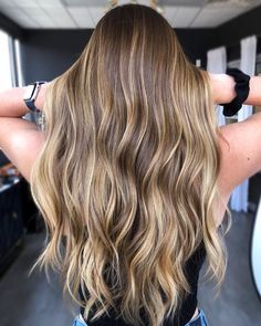 Tweed Blonde Hair, Blonde Hair Texture, Ombré Balayage, New Hair Color Trends, Hair Dye Tips, Honey Brown Hair, Hair Color Techniques, Blonde Hair Inspiration, Blonde Hair Looks