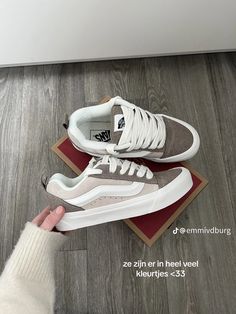 Line Fashion, Pretty Sneakers, Trendy Shoes Sneakers, Pretty Shoes Sneakers, Shoes Outfit Fashion, Shoe Wishlist, Heels High, Cute Sneakers, Hype Shoes