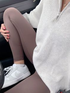 Easy Outfits To Recreate Winter, Leggings College Outfits, Basic Leggings Outfit Summer, Cute School Outfits Comfy, Everyday Spring Outfits Casual Simple, Colored Legging Outfits, Class Fits College, Casual Vacation Outfits Spring, Outfits With Leggings For School