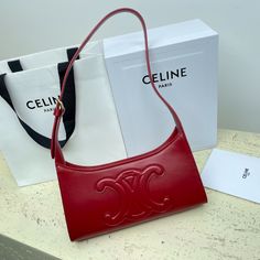 CELINE 2022 spring and summer new product shipments, upgraded version of the original leather new armpit bag. Don’t worry about the temperament. It is a fashionable and not to be missed style. It is very exquisite and elegant. What’s more, it can be controlled by tall and short people. It is mainly made of cowhide. It is also very durable, has enough inner capacity, and is stress-free for daily use. It is very light in weight, and the most important thing is that it will not fall off your should Short People, Lv Purse, Lv Shoes, Lv Belt, Lv Wallet, Lv Handbags, Celine Bags, Black Leather Handbags, Purple Bags