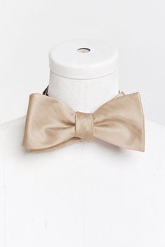 Hey babes! Does your boo need a new bow tie for your bestie's big day!? Well we have found the perfect accessory for him! Mumu (mens) weddings is finally here! The Josh Bow Tie is the OG formal look that does no man wrong! He is the life of the party and the best date in town! Whether he's a guest or a groomsmen, now you both can be in Mu when your watching an "I do!This color was created to compliment our Champagne dresses, due to the varying fabrics, there may be slight shading discrepancies Classic Detachable Bow Tie For Groom, Elegant Adjustable Bow Tie For Groom, Classic Wedding Bow Tie With Bow Tie Back, Adjustable Satin Bow Tie For Wedding, Dapper Bow Tie With Detachable Bow For Weddings, Dapper Bow With Butterfly Knot For Wedding, Dapper Detachable Bow Tie For Weddings, Classic Bow Tie For Father's Day Party, Dapper Butterfly Knot Bow For Wedding