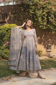 Aachho Jaipur, Indian Sari Dress, Punjabi Outfits, Tunic Designs, Desi Fashion Casual, Grey Suit, Cotton Dupatta