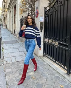 Red Boots Outfit, Red Knee High Boots, Lavender Fashion, Preppy Mode, Looks Jeans, Corporate Chic, Garden Life, Fall 23, 2023 Trends