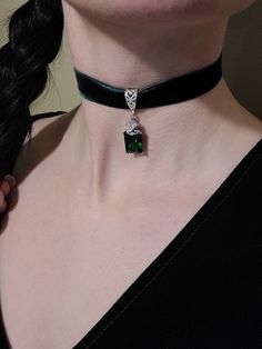 Green Velvet Choker, Slytherin Inspired Jewelry, Velvet Choker Aesthetic, Jeweled Choker, Fancy Choker, Velvet Choker Outfit, Choker Aesthetic, Necklace Choker