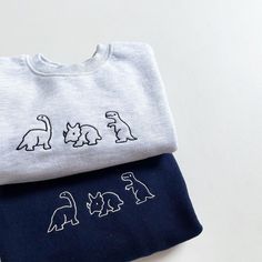 Dinosaur Embroidery, Dinosaur Sweater, Toddler Baby Boy, Embroidery Crewneck, Girls Hoodies, Pattern Outfits, Long Sleeve Cotton Tops, Smink Inspiration, Infant Girls