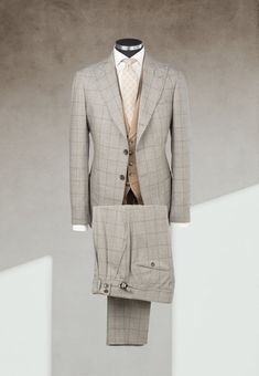 Beige-Nuancen kombiniert. Dazu sartoriale Details am Bund, ein breites Revers sowie aufgesetzte Taschen und eine Weste mit Schalkragen. Foto im Hintergrund: Bernard Hermant via Unsplash Women's Blazer, Checks