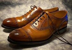 Mens Formal Outfits, Brogues Style, Best Shoes For Men, Male Hands, Mens Formal, Classic Shoes, Up Shoes, Leather Lace, Lace Up Shoes