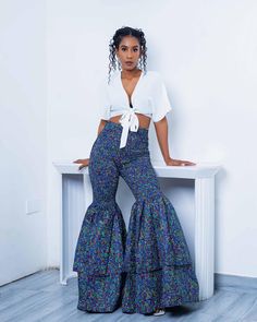 Chic Blue Fitted Flares, Chic Stretch Blue Flares, Casual Blue Fitted Flares, Chic Blue Wide-leg Flares, Chic Blue Full-length Flares, Blue Stretch Full-length Flares, Blue Stretch High-waisted Flare Jeans, High Waist Blue Flares, Blue Stretch Flares For Spring