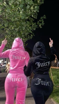 Juicy Couture Clothes, Matching Outfits Best Friend, Juicy Couture Tracksuit, 2000s Fashion Outfits, Looks Street Style, Looks Black, Moda Vintage, Baddie Outfits Casual, Really Cute Outfits