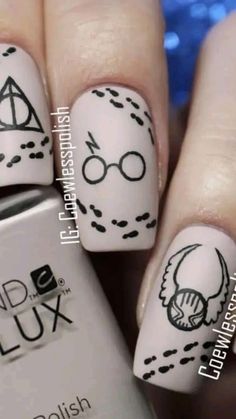 Maquillage Harry Potter, Harry Potter Nails Designs, Harry Potter Nail Art, Harry Potter Nails, Harry Styles Nails, Unghie Nail Art, Awesome Tattoos, Disney Nails, Uñas Acrilicas