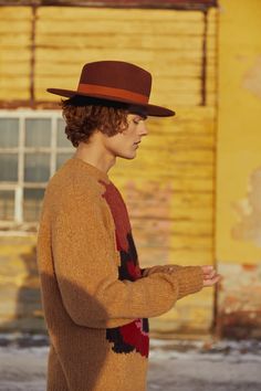 Brave new adventures with RUSTIC JAMES: a unisex copper-brown hat crafted with mulesing-free wool, decorated with an italian suede terracotta ribbon and gold-plated rivet. Experience the earthy, nature-inspired style of the 70s with the added bonus of a black cotton size-adjustable cord - let's get groovy! Terracotta Ribbon, Terracotta Color, Brown Hat, Copper Brown, Brown Hats, The 70s, Felt Hat, Copper Color, New Adventures