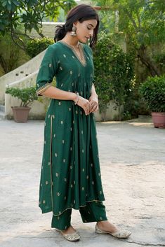 Green Silk Kurti Design, Bottle Green Indian Outfit, Pallazo Kurta Set, Teej Festival Outfits Green, Bottle Green Dress Indian, Bottle Green Kurta Women, Bottle Green Suits Women Indian, Bottle Green Kurti Design, Green Kurta Set Women