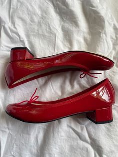 Steve Madden Repetto dupess!!!! #fashion #shoes #heels #red #ballet #balletcore #Affliatemarketing Repetto Ballet Flats Red, Red Ballet Heels, Red Flats Aesthetic, Ballet Flats With Heel, Red Repetto, Ballet Flats Aesthetic, 90s Heels, Repetto Ballet Flats