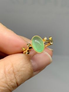 Green Oval High Luster Jewelry, Apple Coloring, Yellow Gold Setting, Gold Piece, Apple Green, Burmese, Gold Set, Diamond Sizes, Shades Of Purple