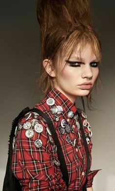 Punk Glam, Tartan Fashion, Punk Makeup, Girl Punk, Evolution Of Fashion, Punk Hair, Afro Punk, Estilo Punk, Pop Punk