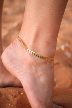 Don't you just love this anklet??? This laurel leaf style chain is made of 18k gold plated stainless steel, and is just so feminine and romantic in style (and talk about the detailing!!!)! This anklet is completely hypoallergenic and tarnish resistant AND even safe to wear in the water!! Looking for a new summer look? This anklet is perfectQ This ankles measures between 8.5-10.3 inches in length. Laurel Leaf, Laurel Leaves, Hair Accessories Jewelry, Summer Look, Cuff Earrings, Summer Jewelry, Summer Looks, Just Love, Anklets