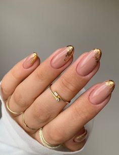 The french tip nail aka french manicure is getting a makeover in 2024. We got the latest viral nail designs that are trending all over tiktok and beyond. #nails #nail Follow us for the latest 2024 nail ideas and nail inspo! Golden Nails, Gold Nail Designs, Nude Nail Designs, Subtle Nails, Gold Nail, Soft Nails, Funky Nails