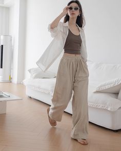 These pants have a relaxed silhouette that is typical of this year.

The natural texture is gentle on the skin and comfortable to wear.

With its relaxed and exquisite looseness, you can create a trendy outfit just by wearing it.
◾️Model
Height/Weight：168cm(66.1in)/50kg(110.2lb)
Fitting Size：L
◾️Material
hemp 45%
cotton 55%



Size (cm)
Length
Waist
Hip


XS
95
62-72
140


S
100
64-74
142


M
102
68-78
146


L
104
72-82
150 Trendy Outfit, Height And Weight, Natural Texture, Model Height, Cotton Linen, Trendy Outfits, This Year, Off White, Skin