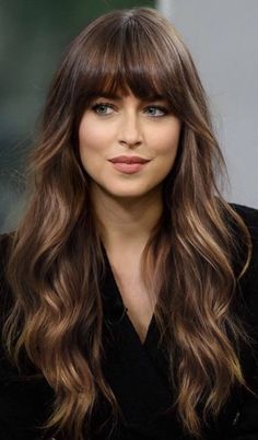 Cute Wispy Bangs, Wigs Curly Hair, Dakota Johnson Hair, Curly Hair Long, Rambut Brunette, Wigs Curly, Bangs With Medium Hair, Wispy Bangs, Long Hair With Bangs