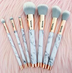 What dreams are made of ✨ The GWA Marble Collection is too pretty we can't deal  RP Clothesporn. Cruelty free makeup brushes by GWA #gwalondon Brushes Aesthetic, Gold Makeup Brushes, Make Up Diy, Beauty Make-up, Gold Makeup