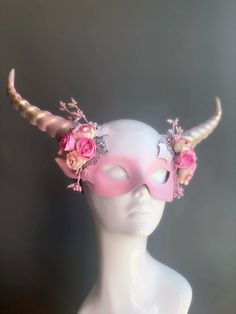 Introducing out Pink Beauty Long Horn Mask. Perfect for mystical labyrinth balls and masquerade parties. Channel your inner unicorn (but with way more style!). Don't be a wallflower - embrace the power of pink and let your horns shine! Mardi Gras Kid, Labyrinth Ball, Kids Party Packs, Unicorn Mask, Long Horn, Pink Mask, Female Mask, Mask Masquerade, Masks Masquerade