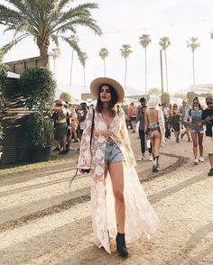 166 mil Me gusta, 379 comentarios - Aida Domenech (@dulceida) en Instagram: "When the sun goes down #dulceidaxrimmel #rimmelgirlincoachella #Coachella" Look Lollapalooza, Geek Outfit