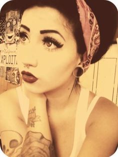 grunge | Tumblr Green Eye Tattoo, Blonde Pinup, Pin Up Makeup, Pin Up Looks, Rockabilly Outfits, Rockabilly Style, Rockabilly Pin Up