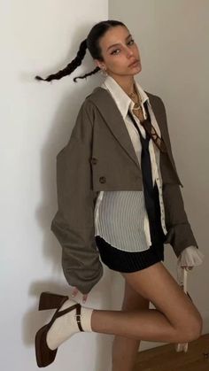 Short Hair Inspiration, Blouses Designs, White Blouses, Fashion White, Hair Routine, 가을 패션, Classy Women, Mode Vintage, Looks Style