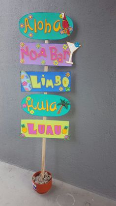 a wooden sign that says noa bar, luma 80, guacamo and luau