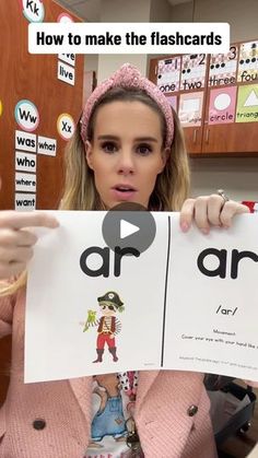 a woman holding up two signs with the words arr and how to make the flashcards