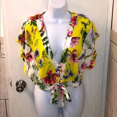 Sheer Cropped Floral Top For Summer In Size Medium From Forever 21. Brand New With Tags! Material Is Sheer, Light And Loose! Beautiful For The Summer! Yellow V-neck Top For Beach Season, Chic Yellow V-neck Crop Top, Forever 21 V-neck Summer Crop Top, Forever 21 V-neck Crop Top For Summer, Yellow V-neck Crop Top For Day Out, Summer Crop Top With Tropical Print For Spring, Forever 21 Short Sleeve Tops For Vacation, Forever 21 Floral Print Vacation Tops, Tropical Print Crop Top For Spring Vacation