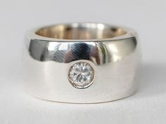 a white gold ring with a diamond in the center