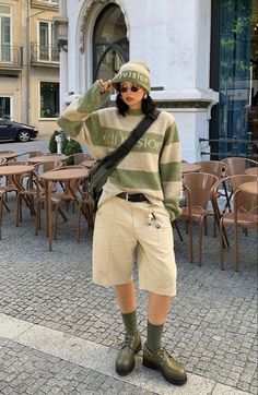 Jorts Autumn Outfit, Layered Button Up Shirt Outfit, Japanese Outfits Casual Street Style, Fashion Inspo Outfits Fall 2024, R B Outfit, Japanese Inspired Clothing, Japanese Summer Fashion, Japanese Streetwear Women, Spring Outfits Japan