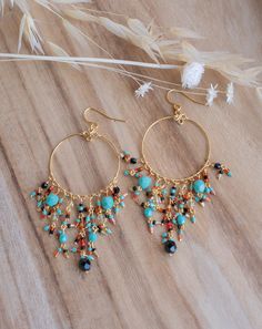 Chandelier Earrings Gold, Diy Wire Earrings, Gold Bead Earrings, Gold Chandelier Earrings, Handmade Wire Jewelry, Bugle Beads, Lightweight Earrings, Jewelry Making Tutorials, Bohemian Earrings