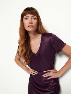 The V neck version of your favorite luxe Hammered Satin tee with a laid-back ribbed neckband. Sexy, effortless, and already a classic. (This one comes in Fig Jam.) Final Sale Night Tops, Fig Jam, Maxi Slip Dress, Ribbed Neckline, Toronto Canada, Women Clothing Boutique, New Arrival Dress, Western Outfits, Flowing Maxi Dress