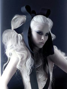 The Hat!!! Edgy Editorial, Avant Garde Hair, Editorial Hair, Fantasy Hair, Hair Shows, Hair Blonde, Creative Hairstyles, Artistic Hair, Hair Photo