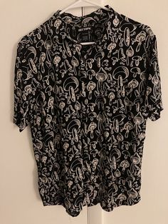 Hot Topic Mushrooms All Over Print Black White Shirt Short Sleeve Men’s Medium Casual Relaxed Fit Shirt With Mushroom Print, Black Short Sleeve Top With Mushroom Print, Black And White Shirt, Sleeve Men, Shirt Short Sleeve, Hot Topic, Negative Feedback, White Shirt, Men Short Sleeve