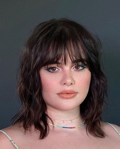 Short Fringe Haircut Round Face, Short Hair Fringe Bangs Round Face, Short Hairstyles Round Face Plus Size, Mullet On Round Face, Short Hair Styles For Round Faces Plus Size, Short Hair With Fringe Bangs Round Faces, Hair Cuts For Plus Size, Bob Plus Size, Short Haircuts For Round Faces Plus Size