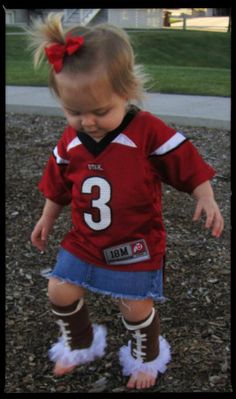 For those dads that love fball but have a little girl ;) adorable!! So cute! Crazy Lady, Sweet Pictures, Mia 3, Baby Outfits, Baby Ideas, Future Kids, Future Baby, Girl Clothes, Baby Fever