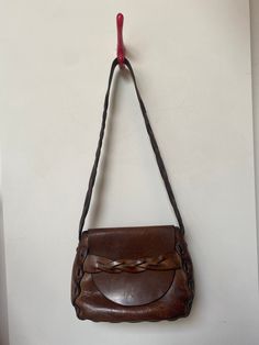 Vintage 1960s hand made leather shoulder bag Novel Aesthetic, Vintage 1960s, Purses And Handbags, Leather Shoulder Bag, Shoulder Bags, 1960s, Hand Made, Shoulder Bag, Handbags