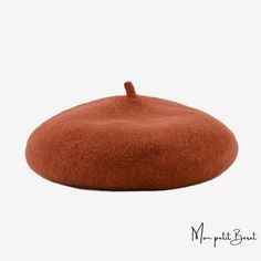 béret pour femme en cachemire de couleur terracotta Style Chic Parisien, Winter Flats, Sailor Cap, Parisienne Chic, Parisian Chic Style, Jeans And Flats, Wool Beret, Berets Cap, Boater Hat