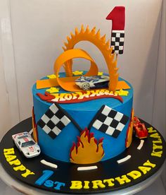 #cakedecoratingideas Wheels Cake, Hotwheels Birthday Party, Hot Weels, Creative Birthday Cakes, Character Cakes