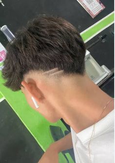 Men Haircut Styles Blonde, Low Fade Design Haircut, Bust Fade Haircut, Boys Low Fade Haircut Kids, Low Fade Em V, Boys Hair Style, V Haircut, Low Drop Fade, Mid Drop Fade