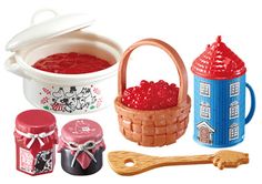 there are many toys in this set including an ice cream container, cookie jar and spoon