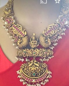 Classy Jewelry Gold, Antique Necklace Gold, Temple Jewellery Earrings, Temple Jewelry Necklace, Gold Temple Jewellery, Antique Necklaces Design, Antique Gold Jewelry Indian, Antique Jewellery Designs, Gold Necklace Indian Bridal Jewelry