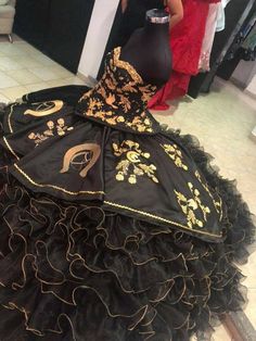 Black Mariachi Quinceanera Dress, Brown Charro Quinceanera Dresses, Black And Gold Quinceanera Dresses Mexican, Black And Gold Quince Dress, Black And Gold Quinceanera Dresses