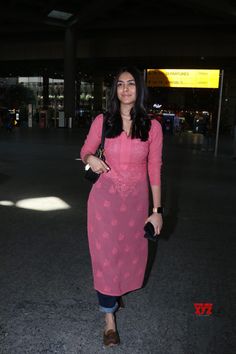 Mrunal Thakur, Stylish Kurtis Design, Fest Outfits, Simple Kurti Designs, At Airport, Long Kurti Designs